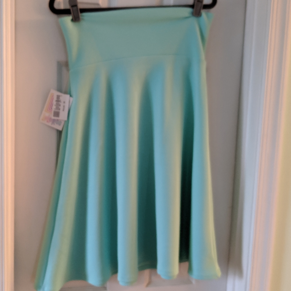 NWT Lularoe Azure skirt in seafoam. Sz m